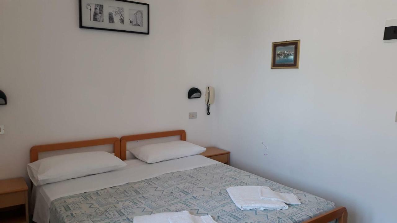 Hotel Rosa Ρίμινι Εξωτερικό φωτογραφία